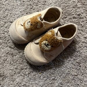Teddy bear unisex shoes! Size 5